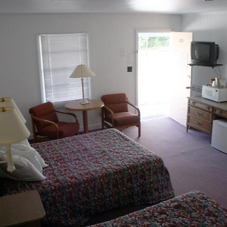 Falcon Motel Μπάξτον Εξωτερικό φωτογραφία