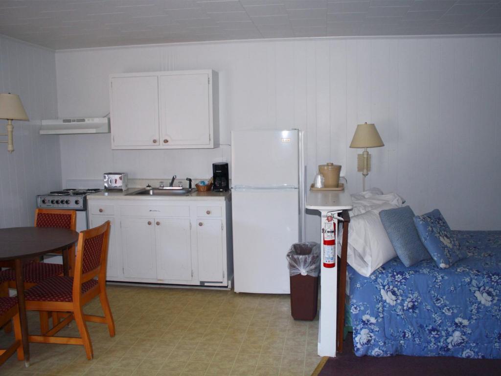 Falcon Motel Μπάξτον Δωμάτιο φωτογραφία
